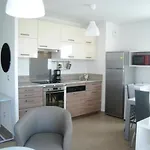 Moderne Avec Terrasse, Parking Et Clim Au Lavandou - 4 Couchages - Fr-1-251-122 *