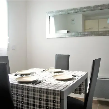 Apartment Moderne Avec Terrasse, Parking Et Clim Au Lavandou - 4 Couchages - Fr-1-251-122
