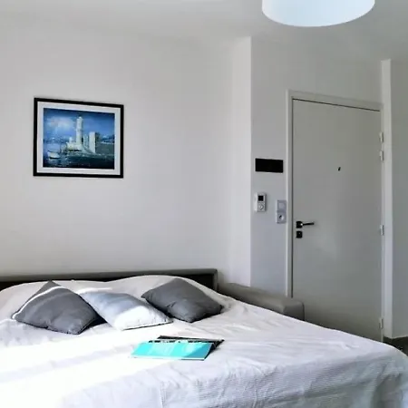 Moderne Avec Terrasse, Parking Et Clim Au Lavandou - 4 Couchages - Fr-1-251-122 *