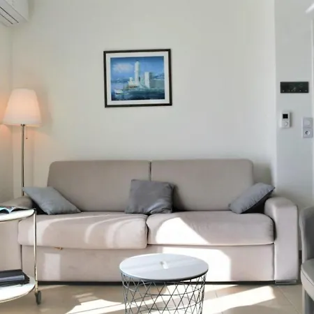 Moderne Avec Terrasse, Parking Et Clim Au Lavandou - 4 Couchages - Fr-1-251-122 *