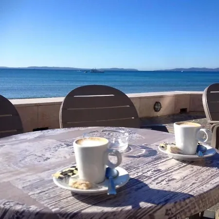 Moderne Avec Terrasse, Parking Et Clim Au Lavandou - 4 Couchages - Fr-1-251-122 *