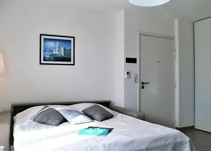 Moderne Avec Terrasse, Parking Et Clim Au Lavandou - 4 Couchages - Fr-1-251-122 *