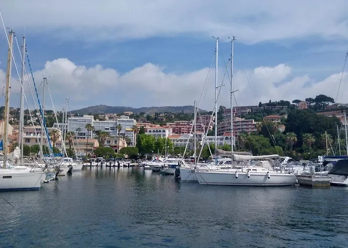 Moderne Avec Terrasse, Parking Et Clim Au Lavandou - 4 Couchages - Fr-1-251-122