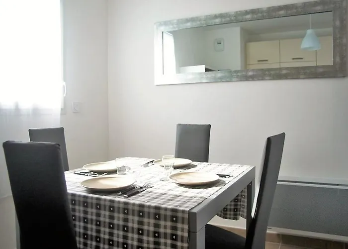 Lägenhet Moderne Avec Terrasse, Parking Et Clim Au Lavandou - 4 Couchages - Fr-1-251-122